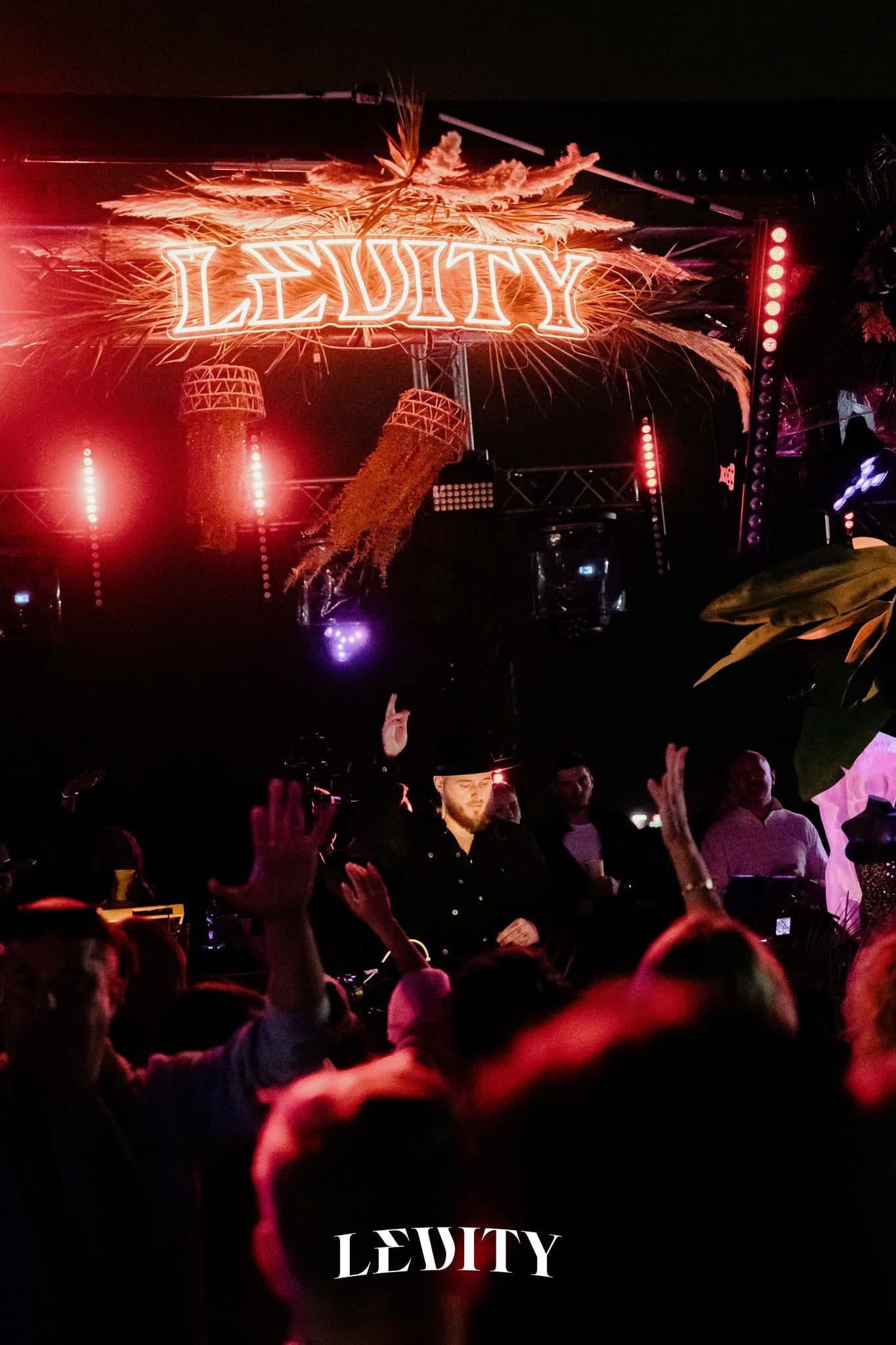LEVITY x FAUST prinesie