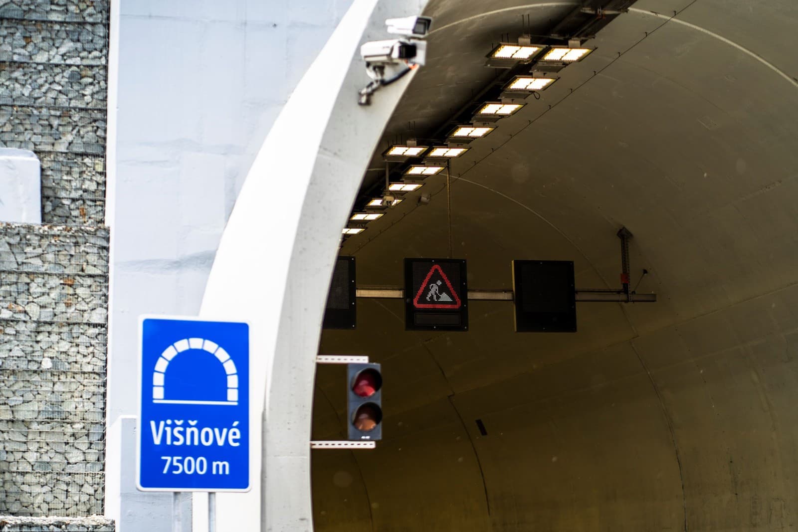 Tunel Višňové je čiastočne
