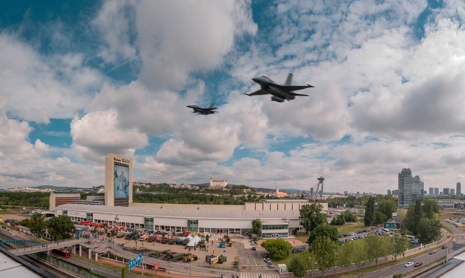 F-16, Black Hawk aj