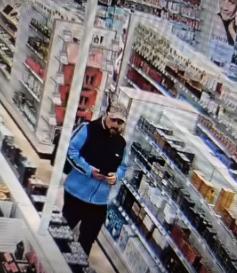 Polícia pátra po páchateľovi krádeže parfumov z bratislavského nákupného centra.