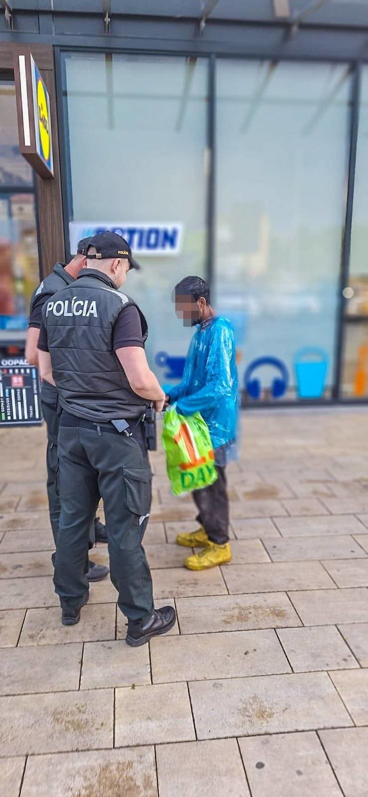 Policajti v Košickom kraji kontrolovali obchodné prevádzky.