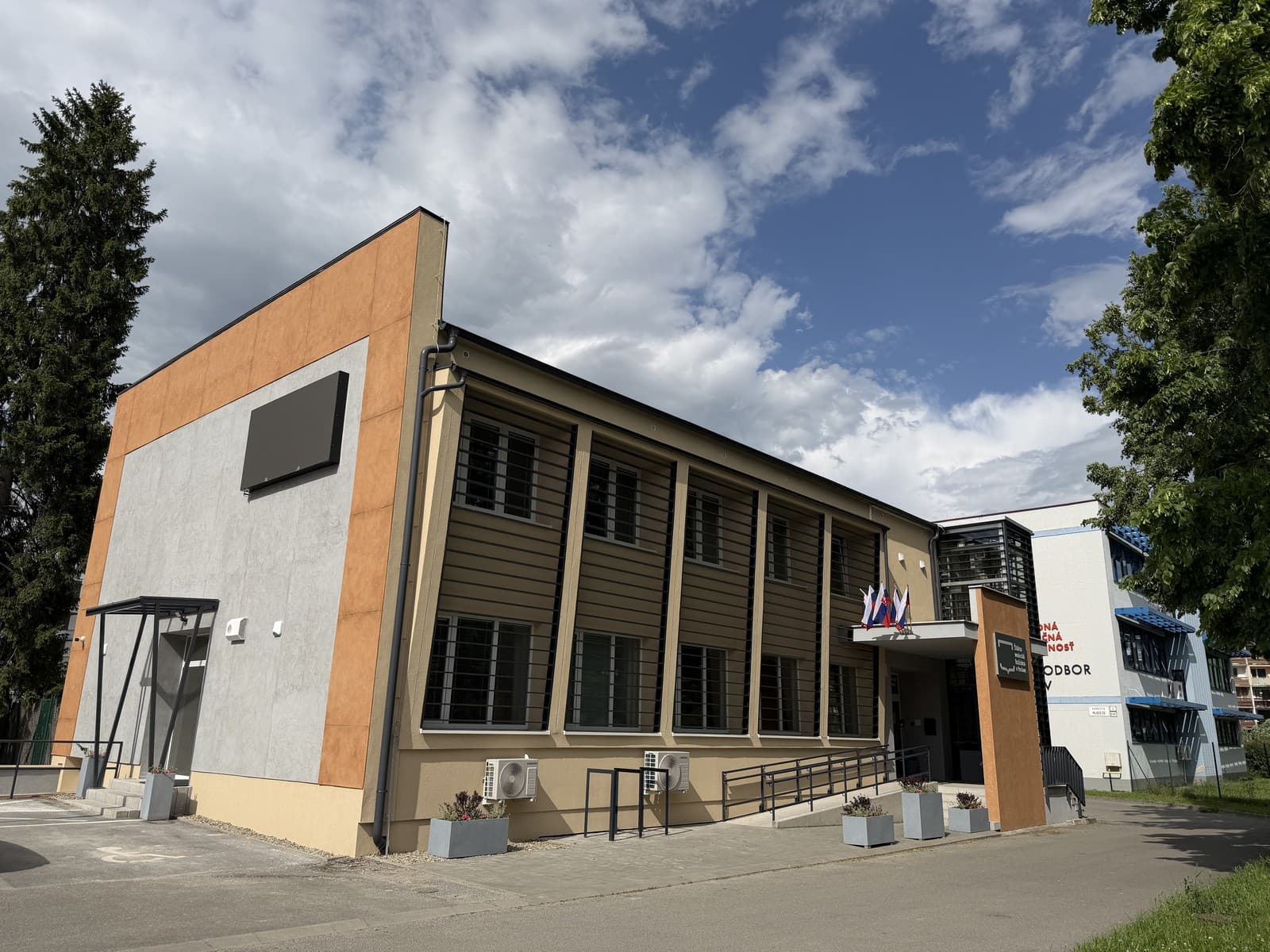 Zrekonštruované priestory knižice v Prešove slávnostne otvorili za účasti ministerky kultúry SR Martiny Šimkovičovej.