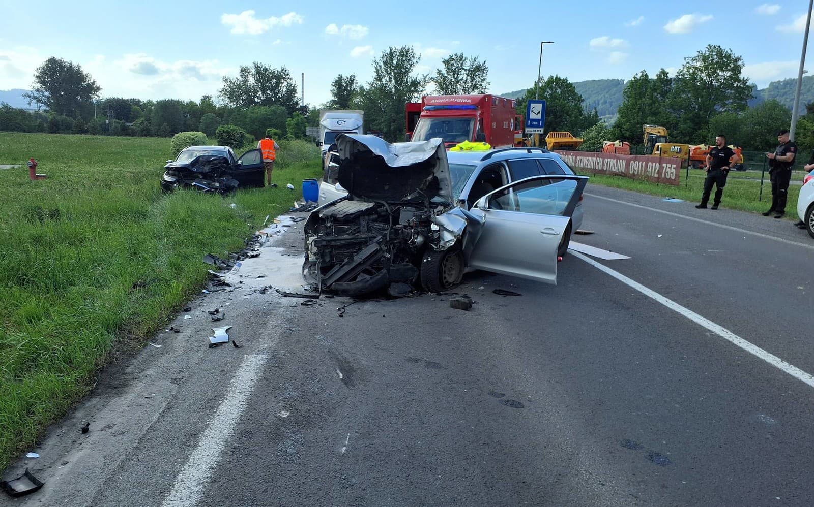 Nehoda si vyžiadala troch zranených.