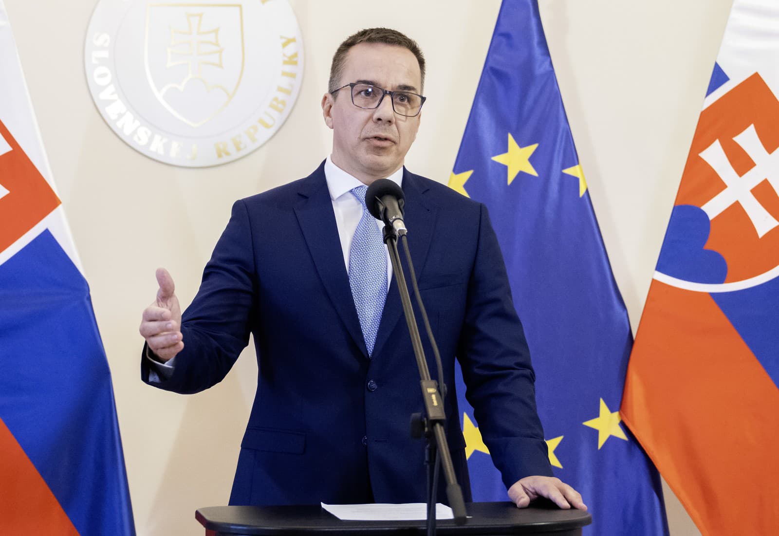 minister práce, sociálnych vecí a rodiny SR Erik Tomáš (Hlas-SD) 
