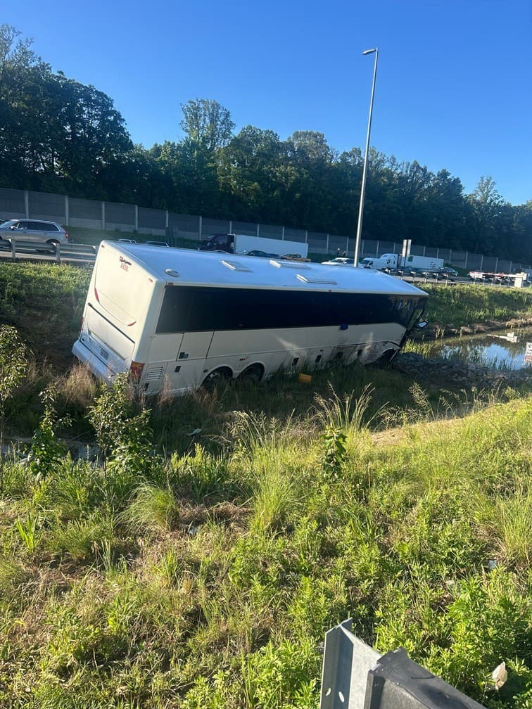 MIMORIADNA tragédia! Autobus narazil