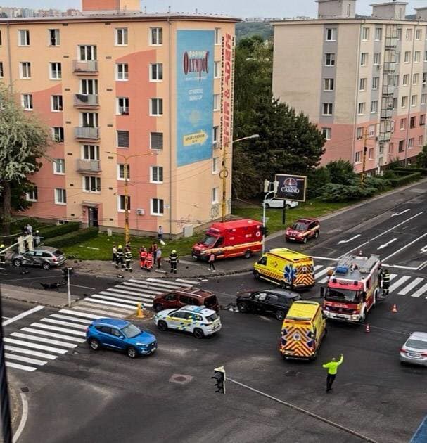 VÁŽNA nehoda troch áut