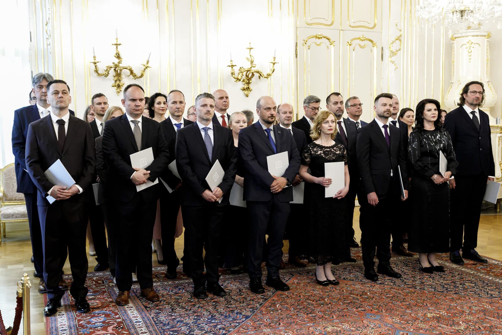 Na snímke novovymenovaní profesori a profesorky počas slávnostného aktu vymenovania profesorov vysokých škôl v Prezidentskom paláci