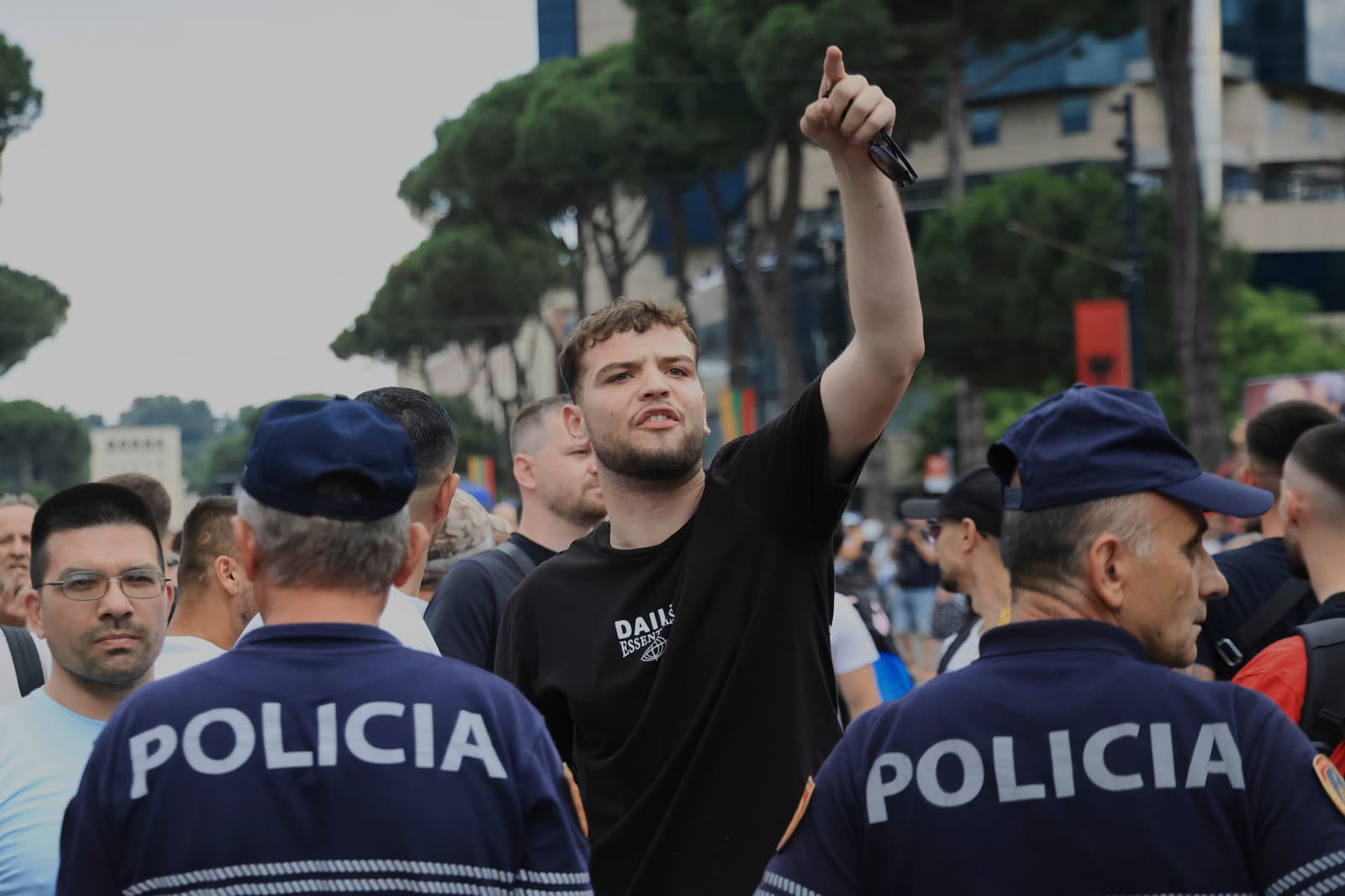 Albánskom otriasajú protesty: Zať