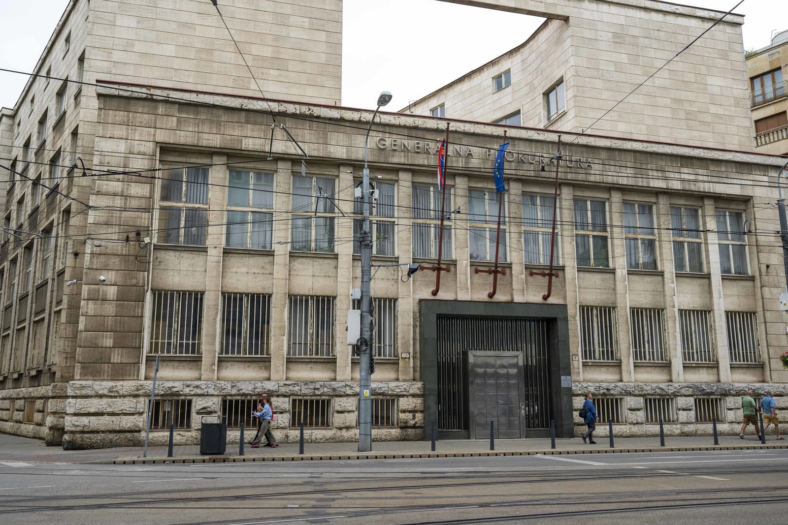 Hasiči zasahovali pri požiari v budove Generálnej prokuratúry v Bratislave