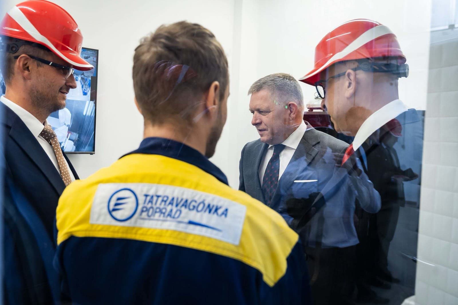 Robert Fico počas návštevy spoločnosti Tatravagónka v Poprade