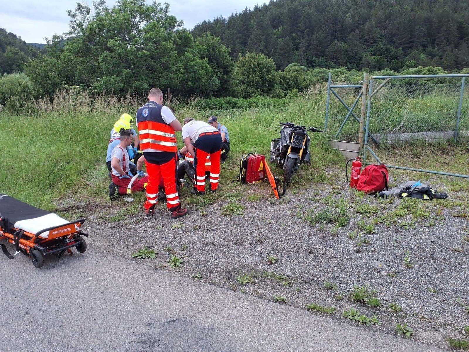 Motocyklista v Belej narazil