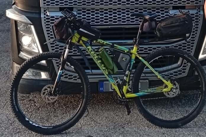 Nezvestný Miroslav sa pohybuje na bicykli značky Kellys