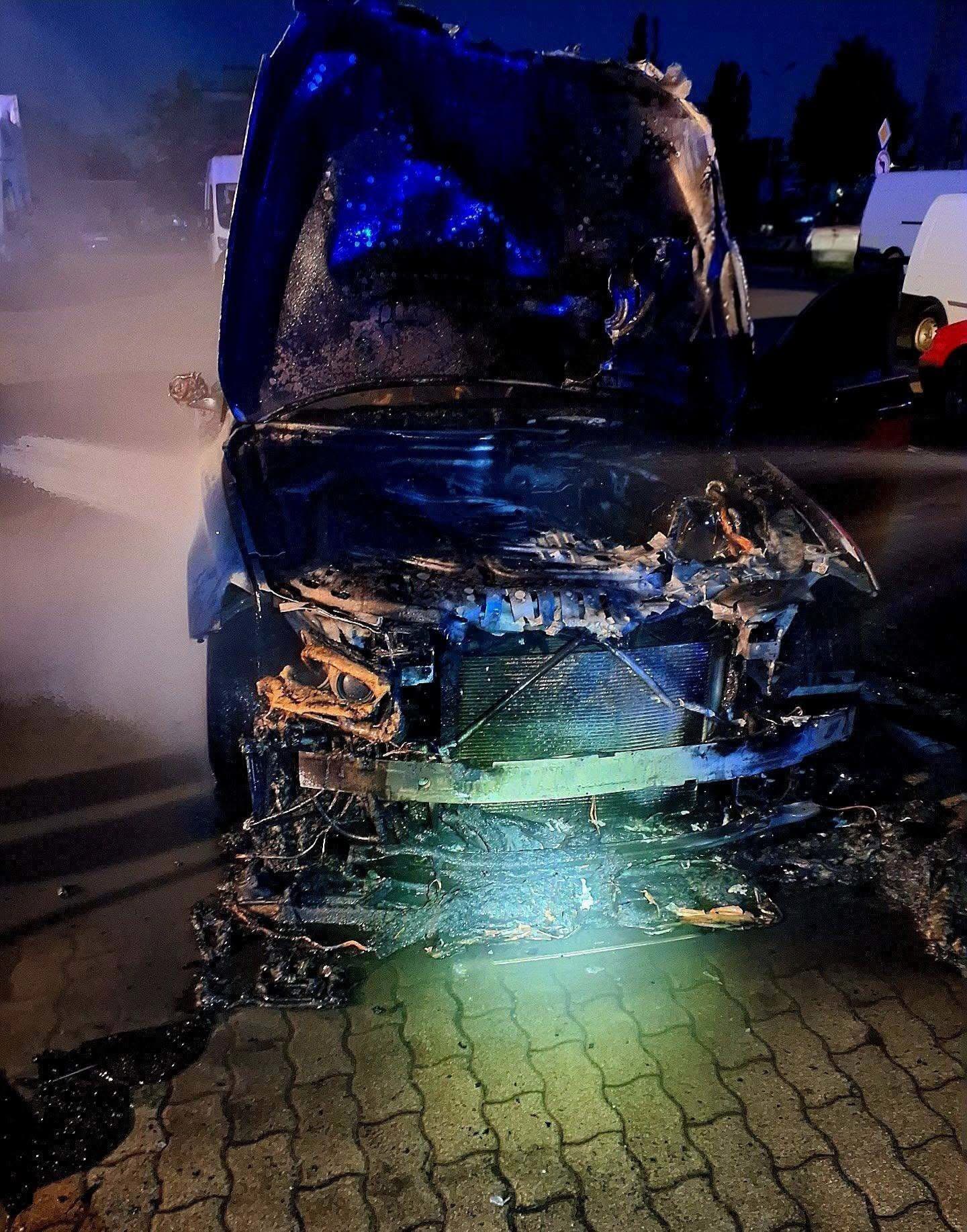 Požiar osobného auta v Seredi