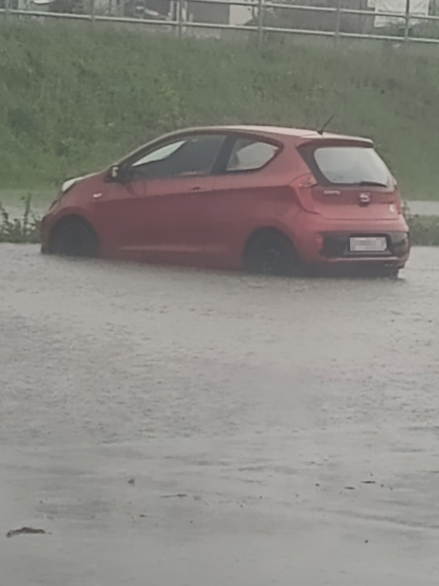 BÚRKY vyčíňali, viaceré obce