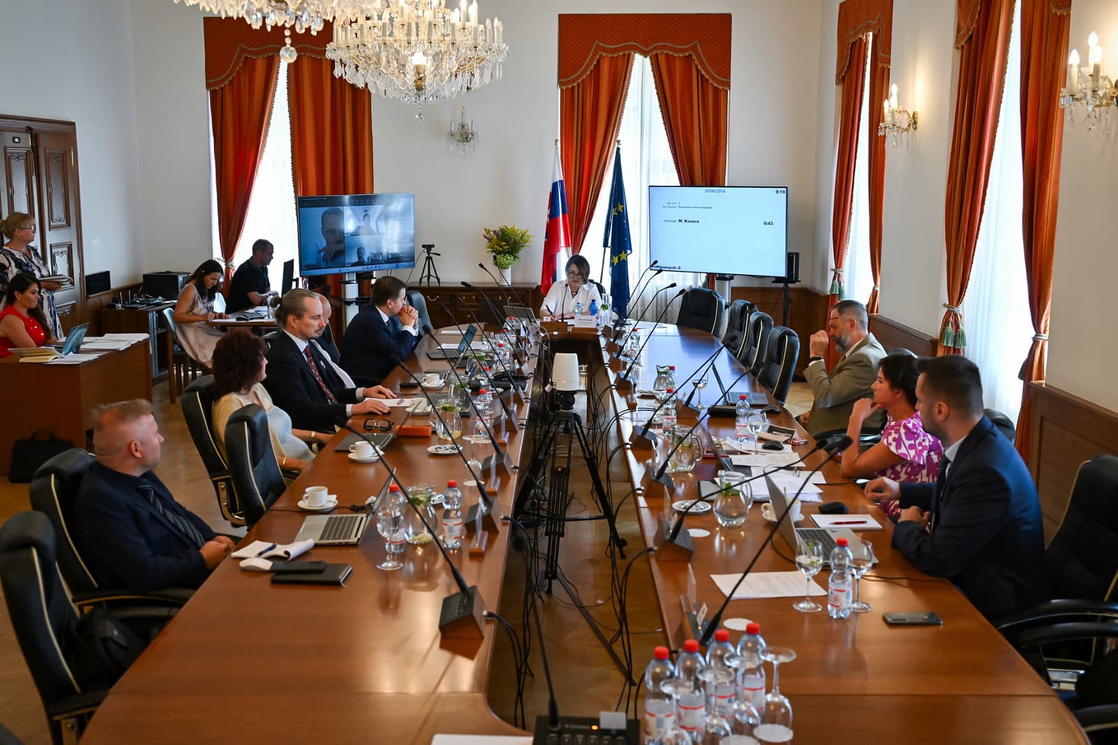Členovia Súdnej rady zverejnili