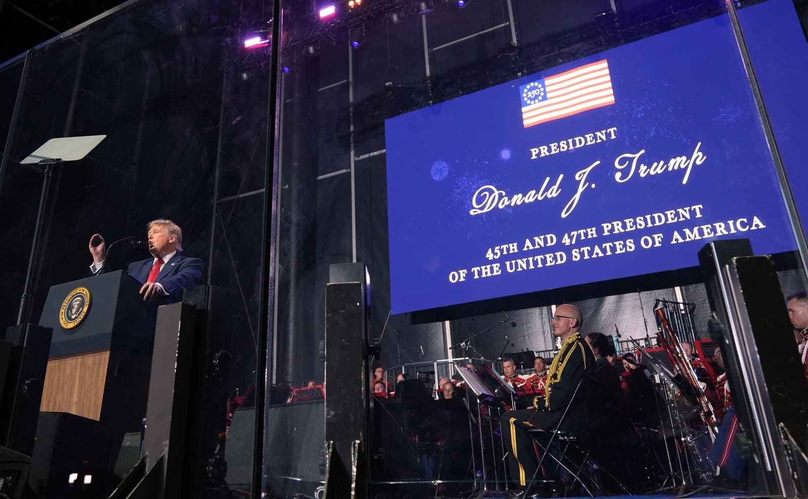 Trump odštartoval veľké oslavy
