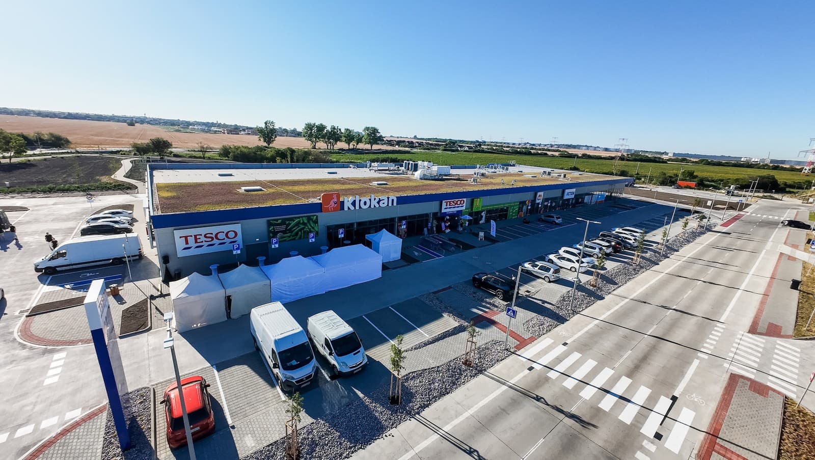 Tesco sa rozširuje a modernizuje