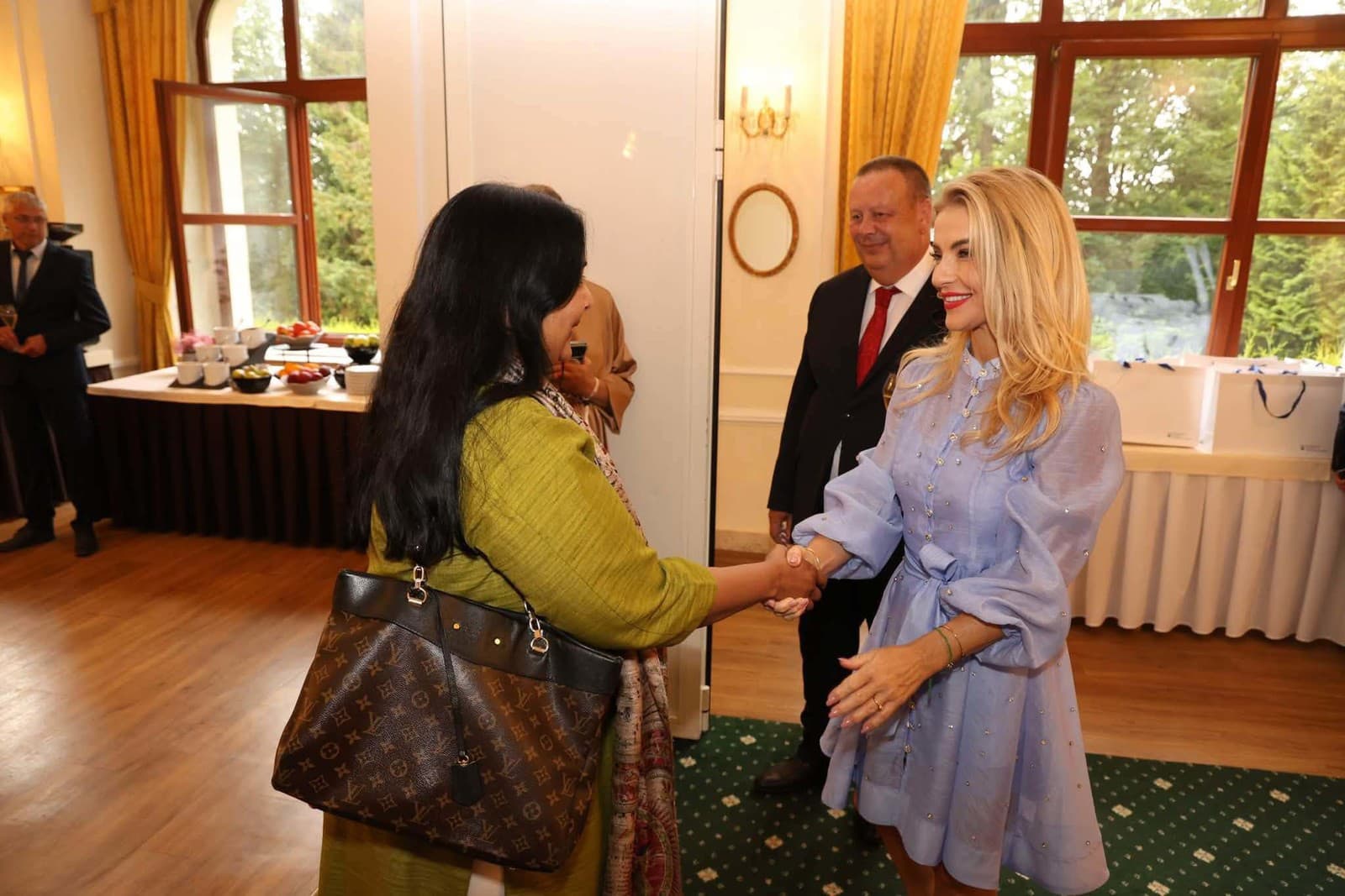  Ministerka kultúry SR Martina Šimkovičová prijala veľvyslancov na pracovnom obede pri príležitosti 71. ročníka Folklórneho festivalu Východná.