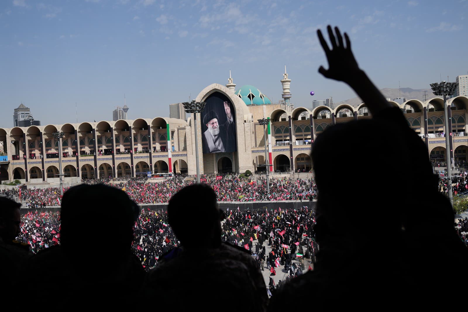 Irán v slzách a