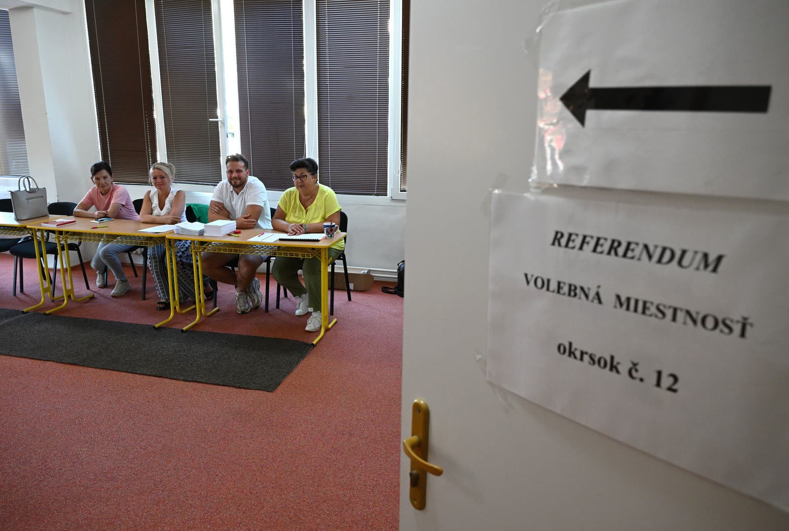 MIMORIADNY ONLINE Otvorili sa