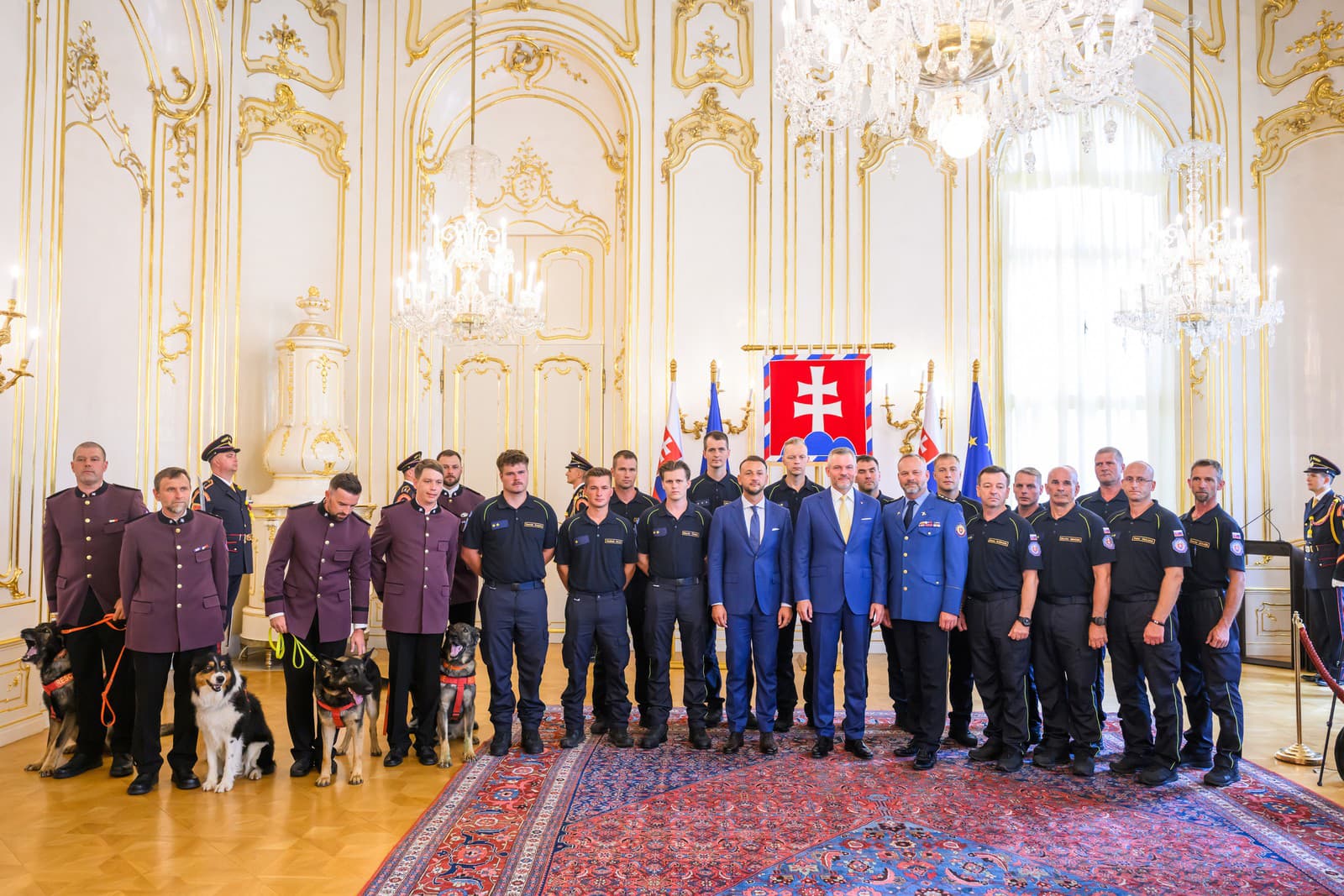 Slovenskí hasiči a záchranári