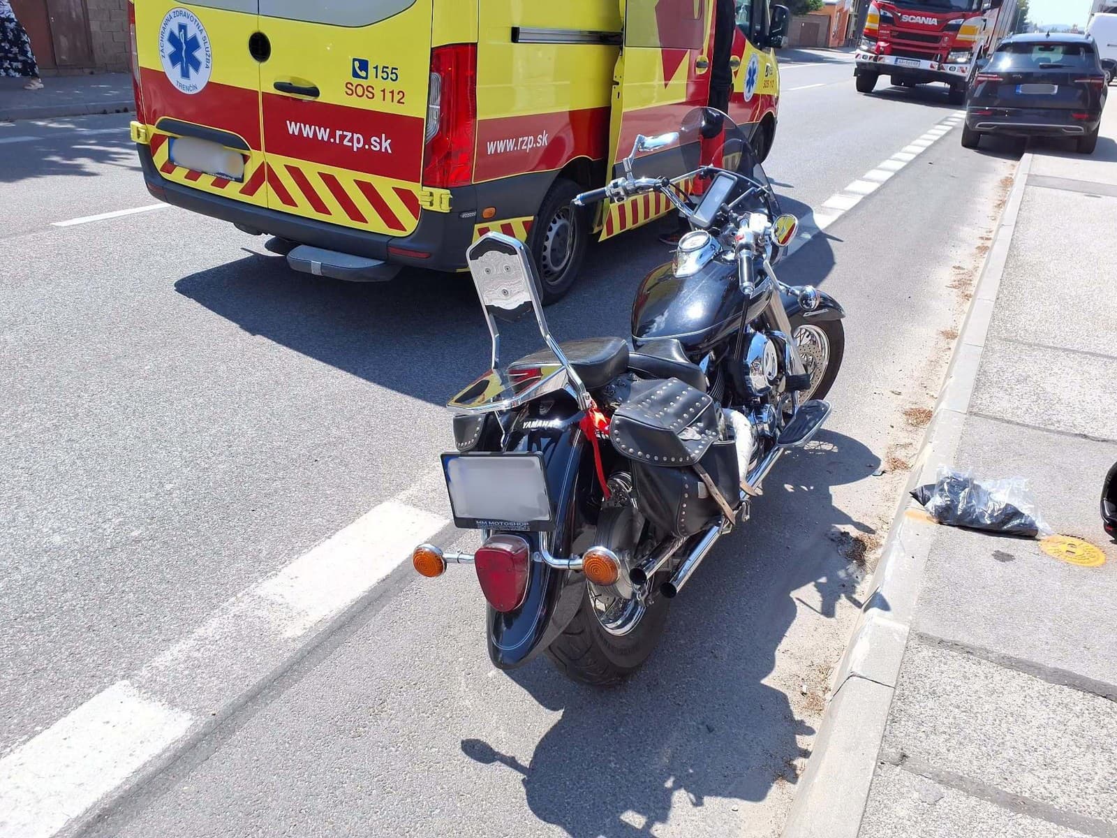 Hasiči zasahovali pri nehodách motocyklov s autami