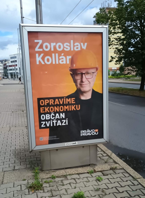 Kollár rozvešal billboardy o