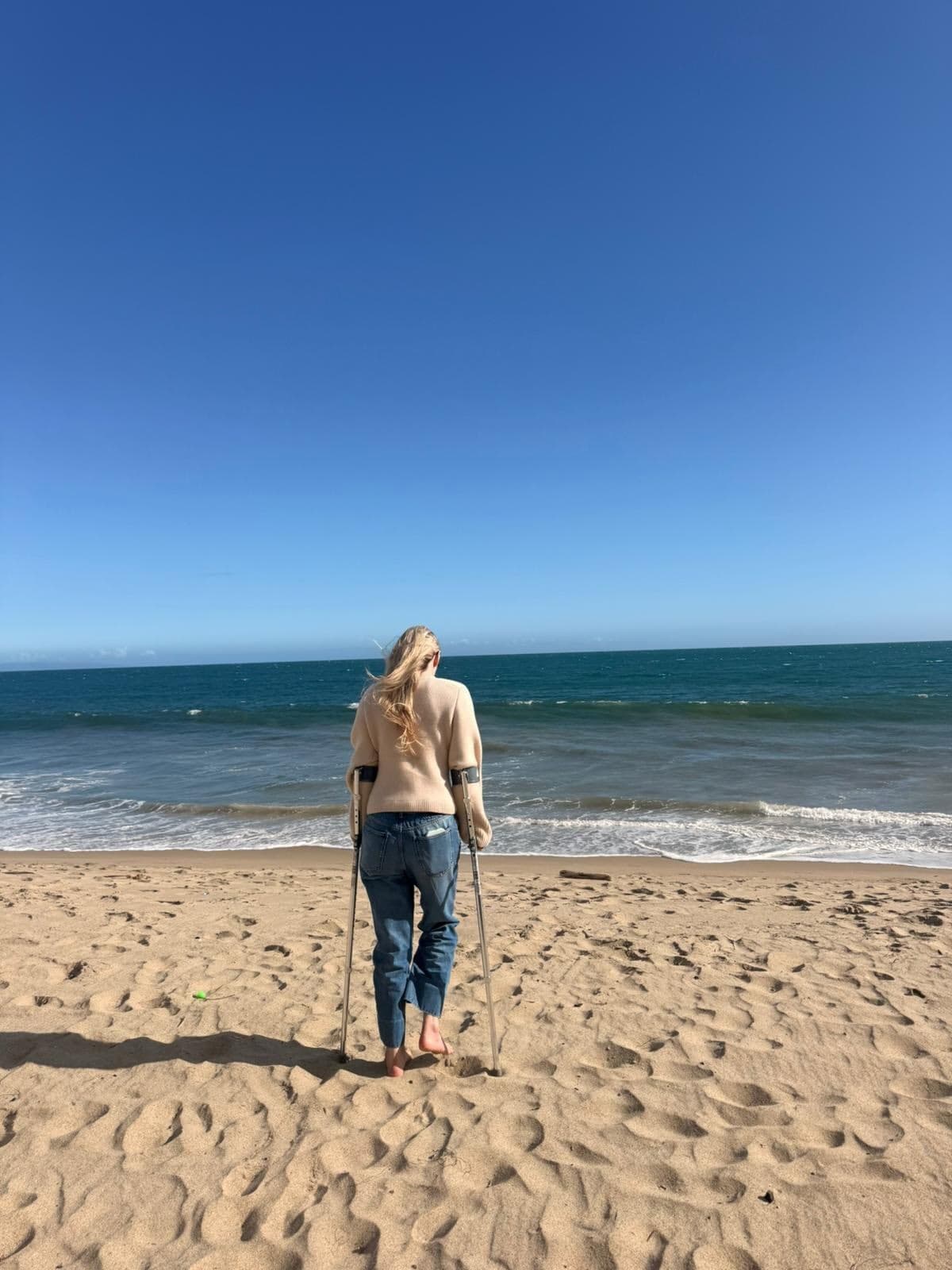 Lindsey Vonnová ani päť mesiacov po nehode nie je v poriadku. Členok je stále zlomený a zle sa jej chodí!