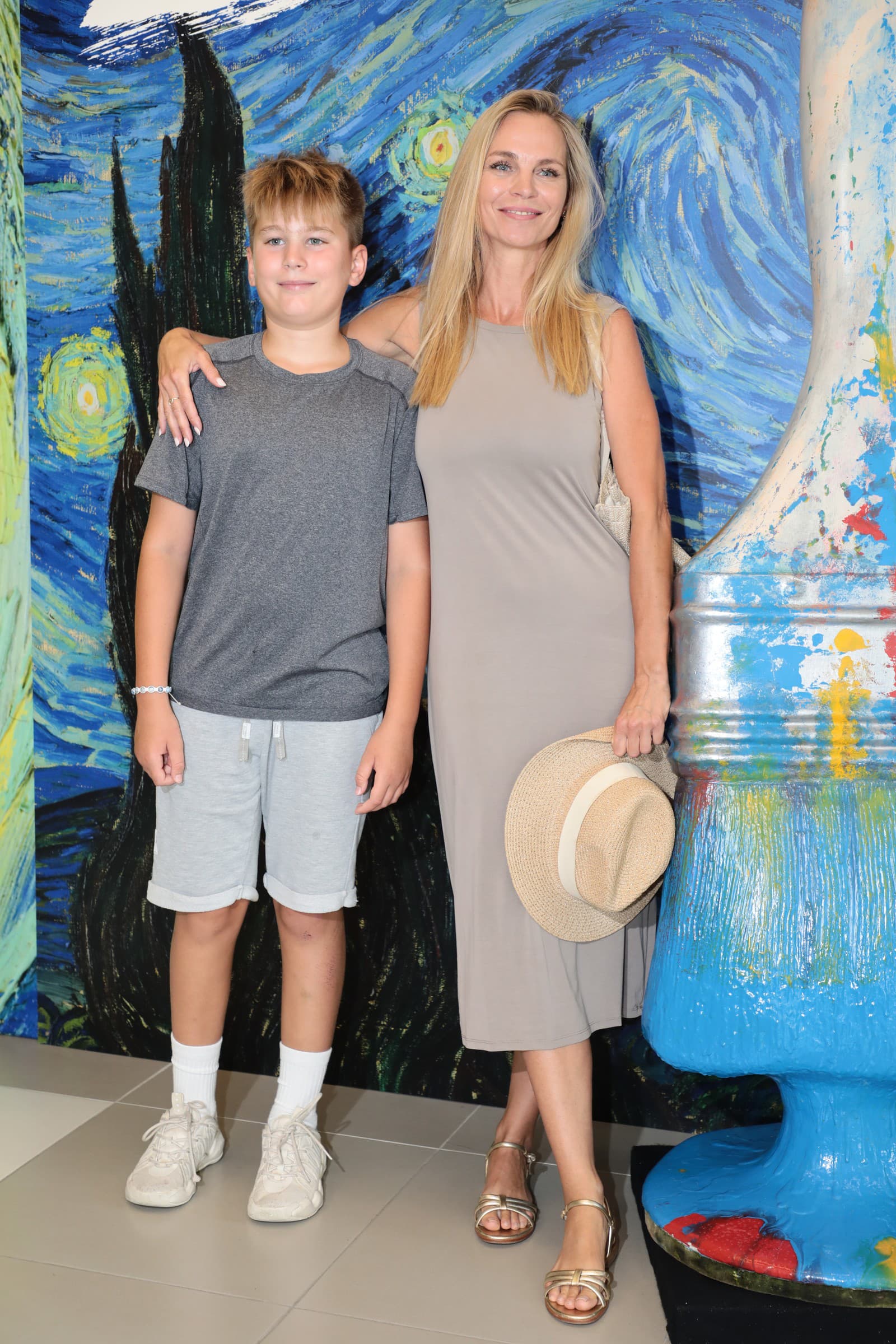 Výstava Vincenta Van Gogha, Milena Minichová so synom