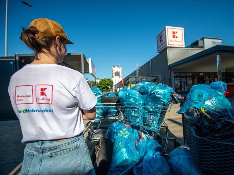 Do pomáhania sa vlani zapojilo takmer 1000 zamestnancov Kauflandu