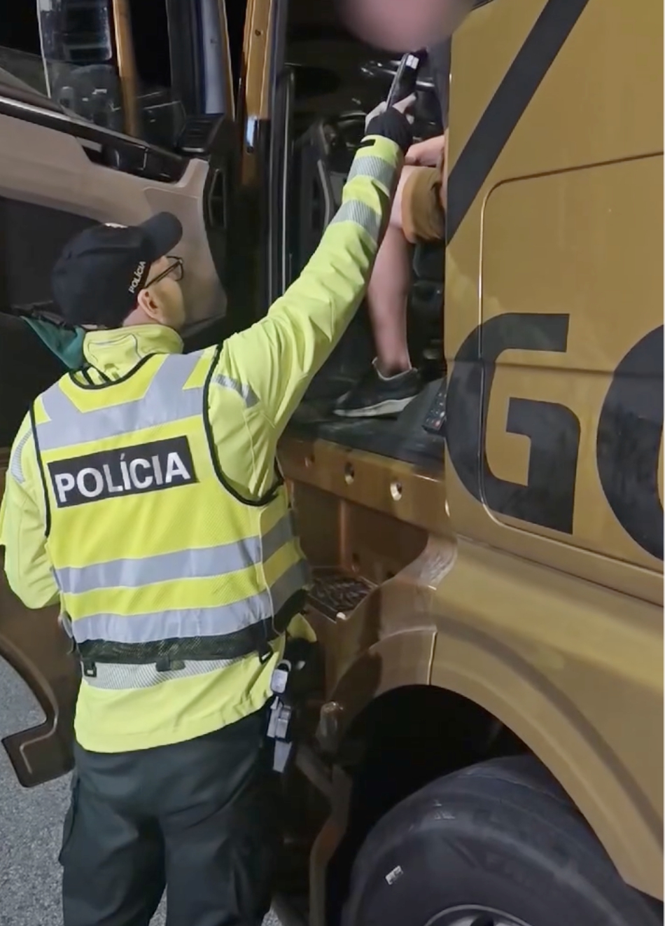 Nočná policajná akcia na