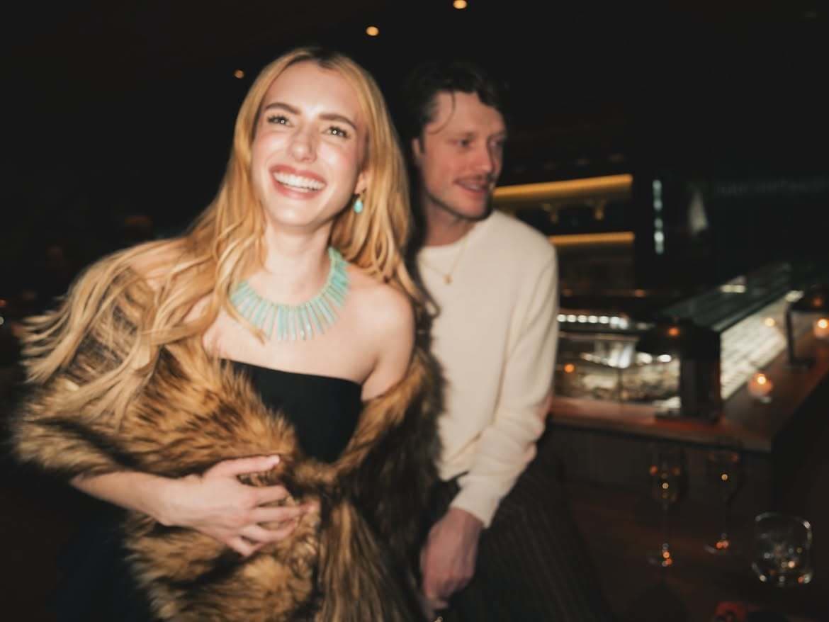 Emma Roberts sa vydala za Codyho Johna