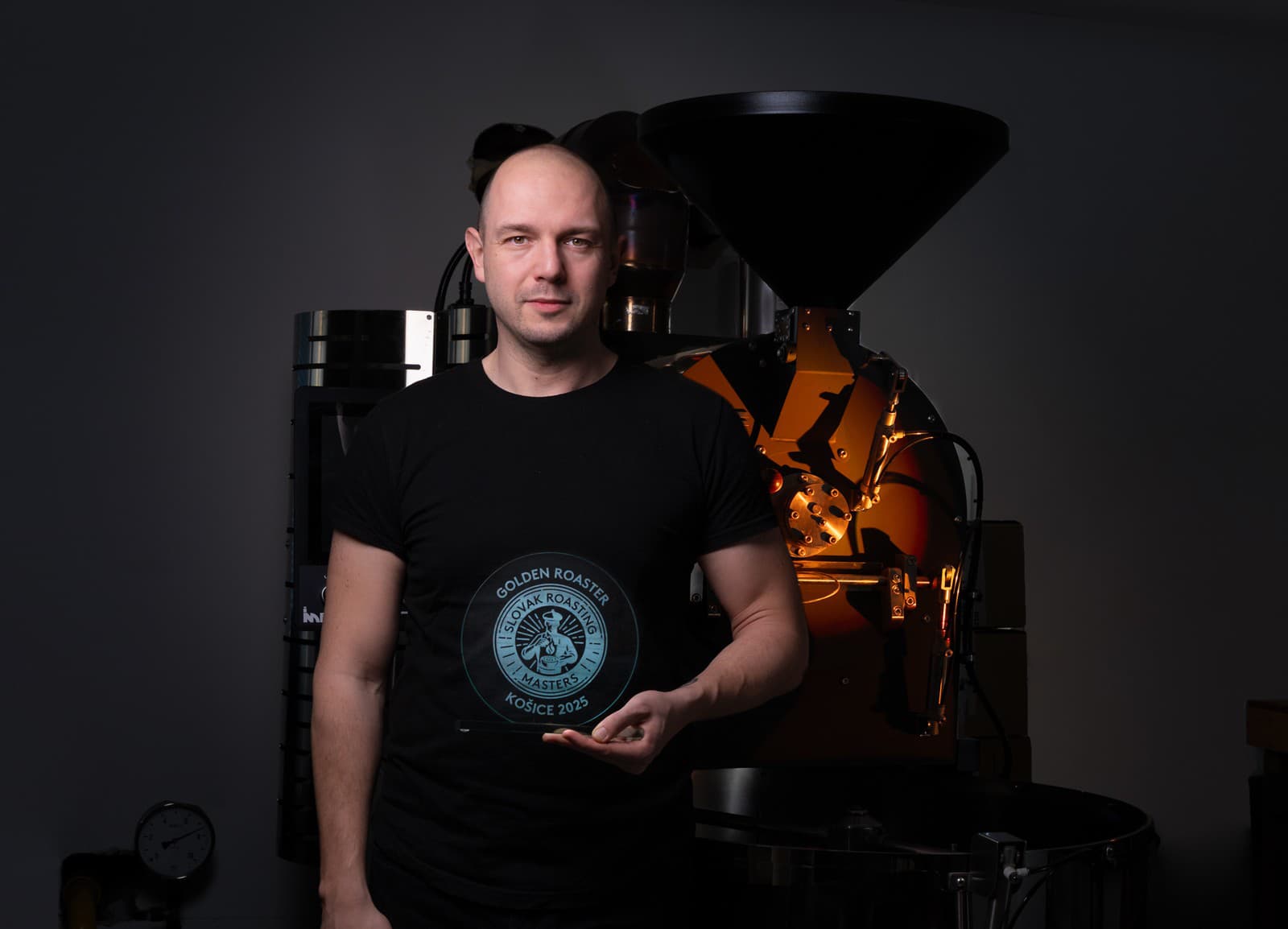 V roku 2025 získal Peter Szabó titul Slovak Roasting Master, ktorý potvrdil jeho dlhoročnú prácu a odbornosť v oblasti praženia výberovej kávy.