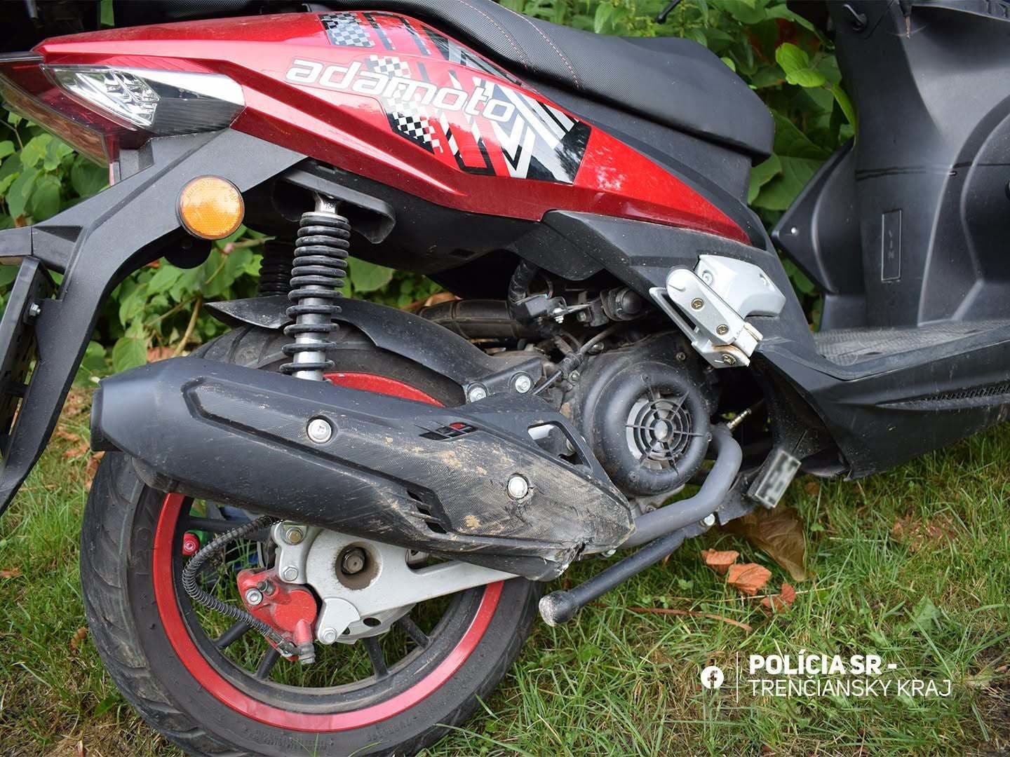 Na cestách sa počas víkendu vážne zranili vodič skútra a jazdec na kolobežke