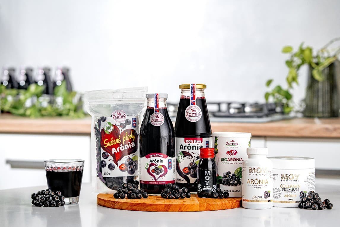 Produkty ZAMIO z BIO arónie – šťavy, sušené plody a ovocné prášky.