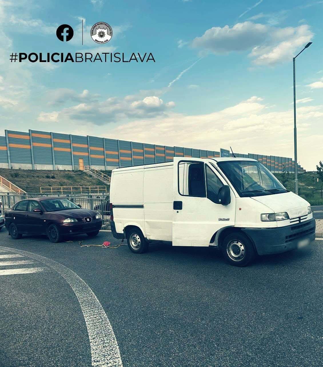 Polícia vyšetruje krádež auta
