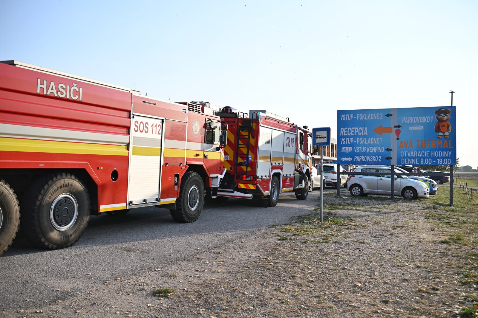 Hasičské autá pri kúpalisku AVA Thermalpark Diakovce