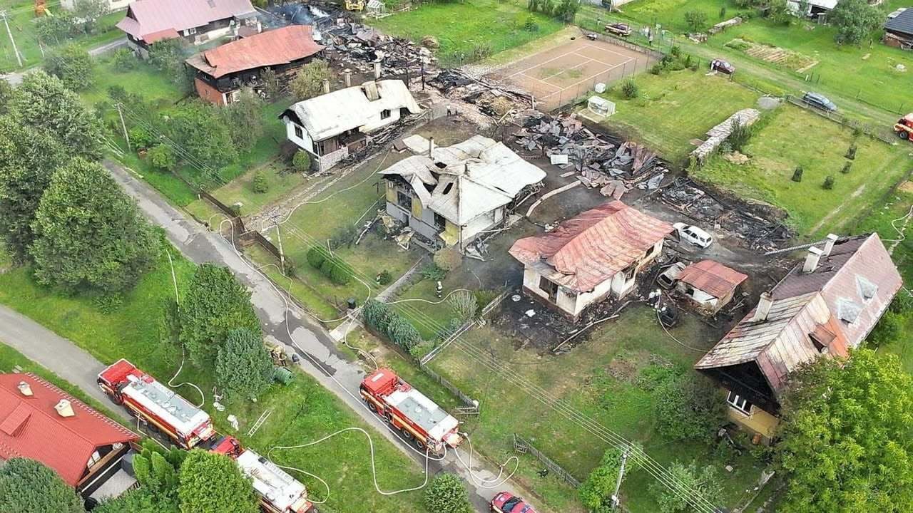 požiar v Braväcove zasiahol 10 stavieb