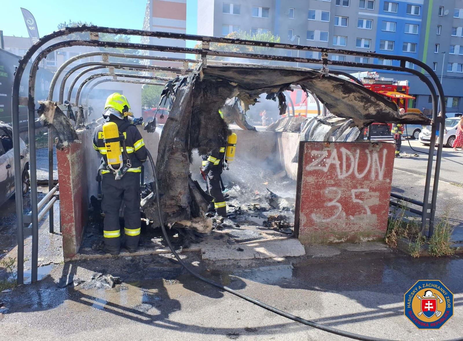 V Petržalke horelo kontajnerové