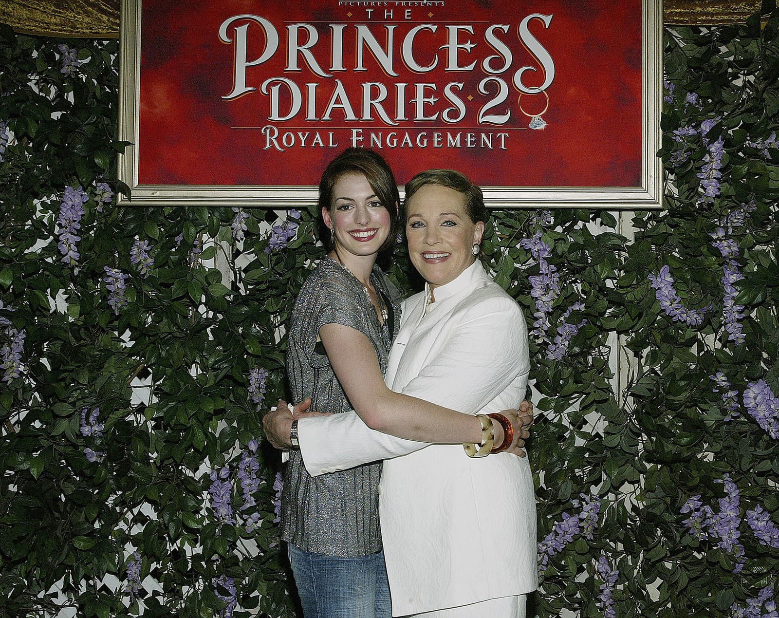 Denník princeznej 2, Julie Andrews a Anne Hathaway