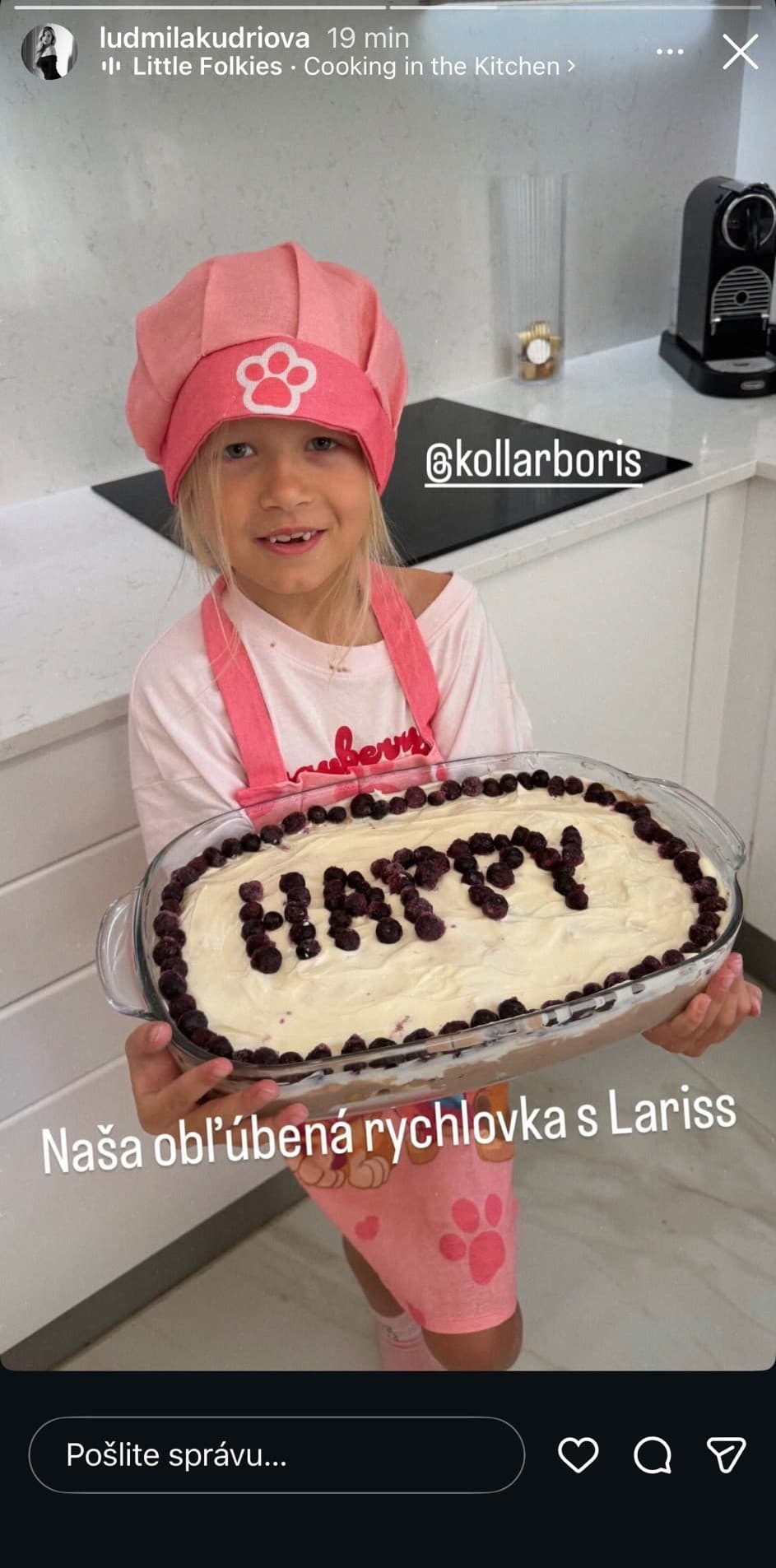 Ľudmila Kudriová pripravila aj s dcérkou pre Borisa Kollára narodeninovú tortu. 