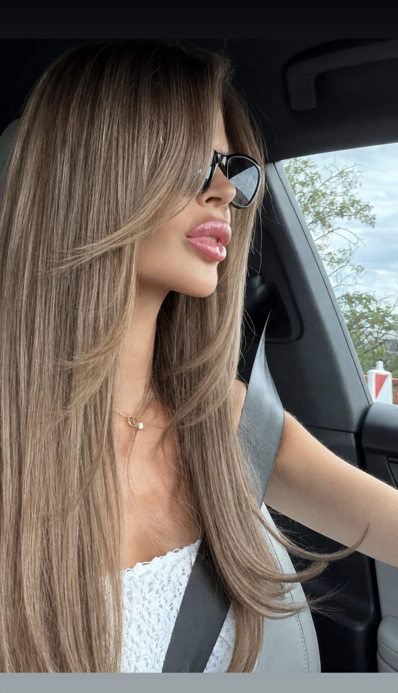 Silvia Kucherenko stavila na prirodzenejší odtieň farby vlasov.