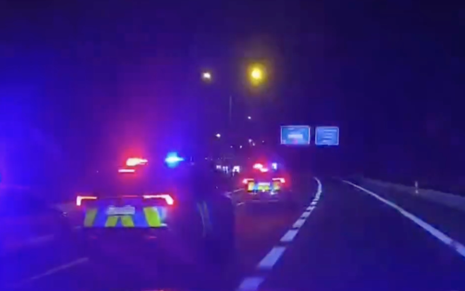 Polícia prenasledovala vodiča motocykla s falošnou EČV.