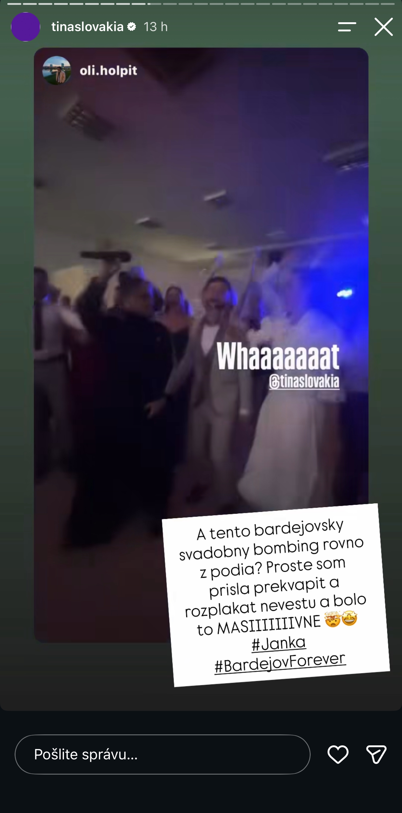 Tina prišla prekvapiť novomanželov.