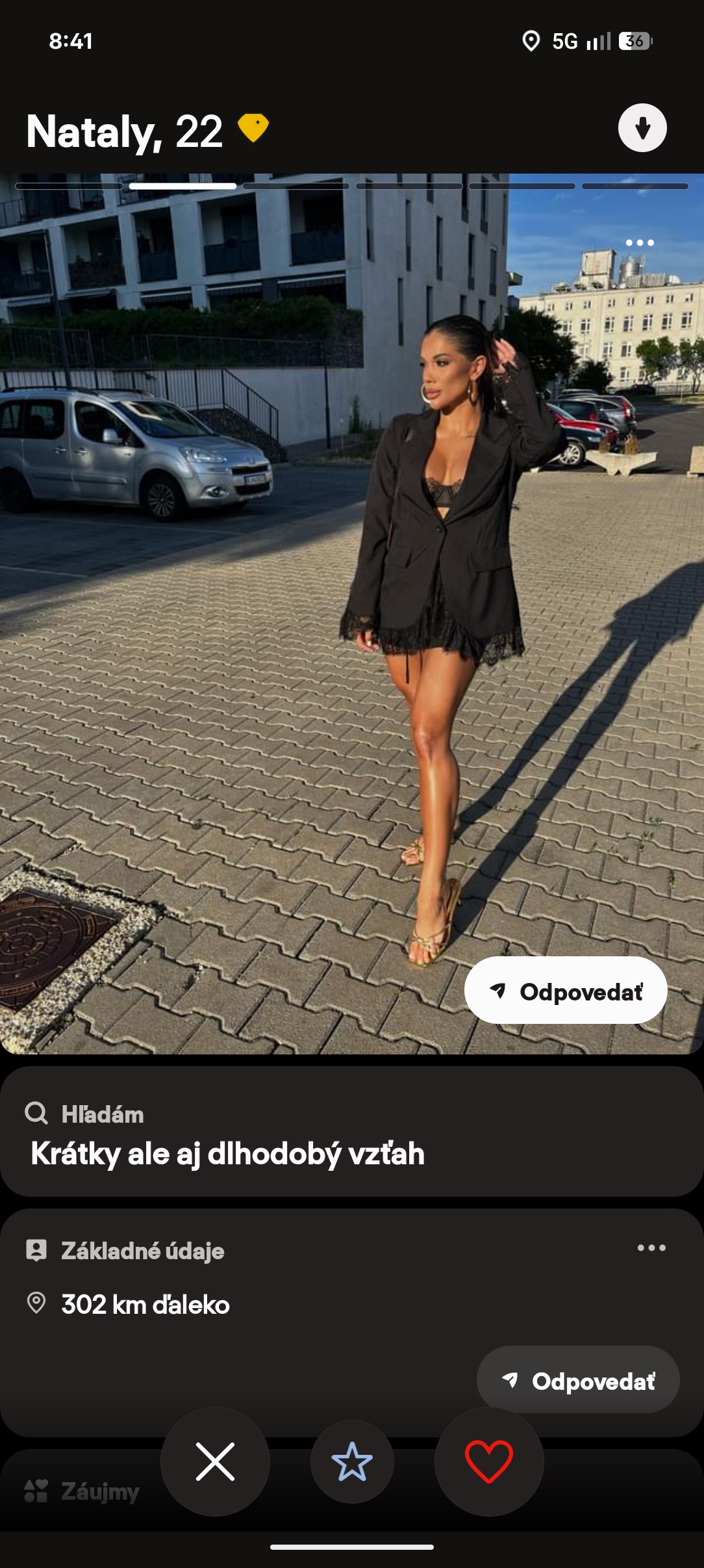 Milenka Borisa Kollára, Natália Mišovičová je aktívna na Tindri. 