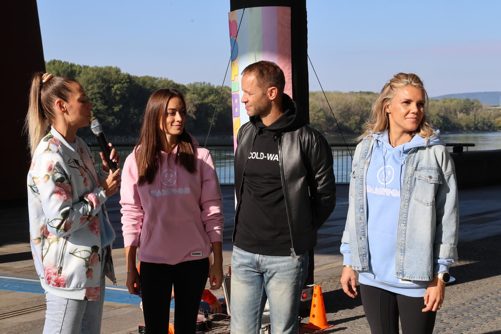 Moderátorka Diana Hágerová, zakladateľka OZ TAMITOS Nina Bakalová, riaditeľ VšZP Matúš Jurových a zakladateľka Zjedené Hana Velič.
