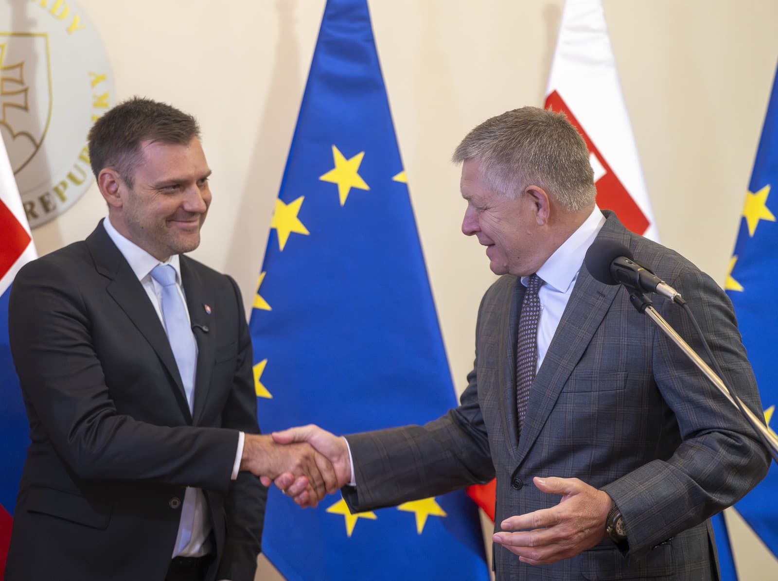 Predseda vlády SR Robert Fico (Smer-SD) a podpredseda vlády SR a minister životného prostredia SR Tomáš Taraba (nominant SNS) 