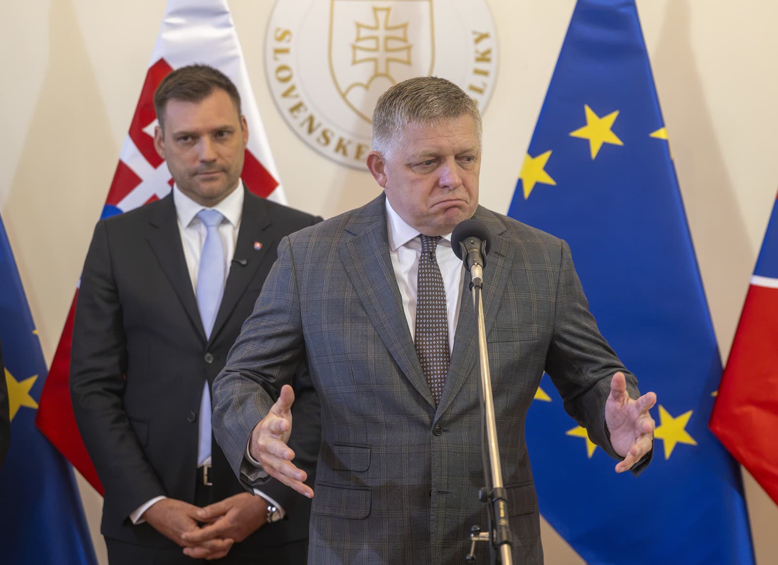 Predseda vlády SR Robert Fico (Smer-SD) a podpredseda vlády SR a minister životného prostredia SR Tomáš Taraba (nominant SNS) 
