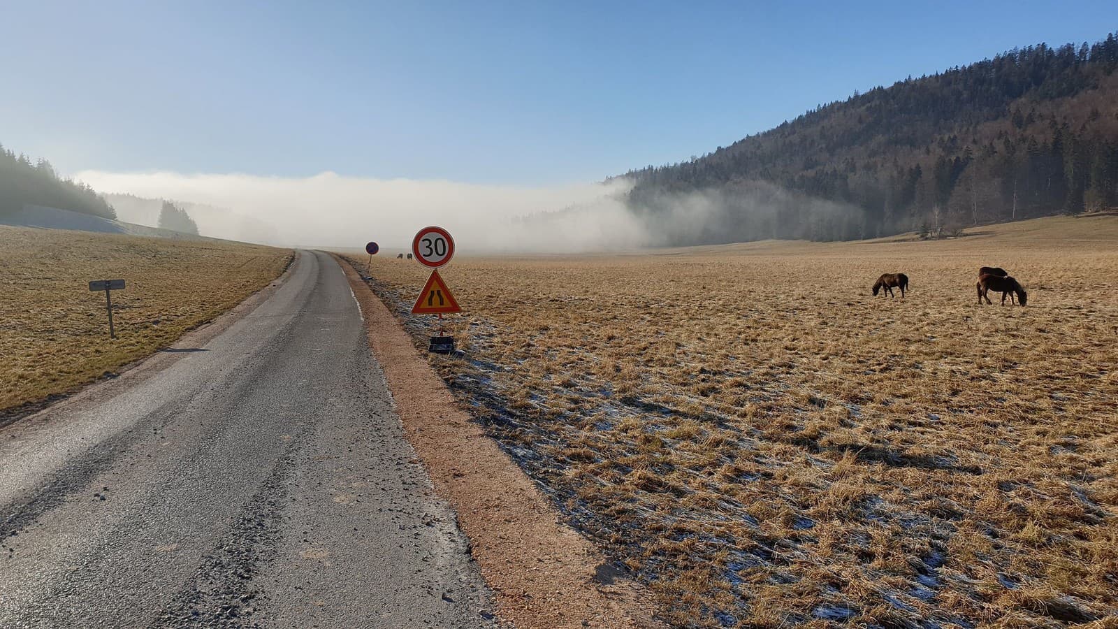 Cesta medzi Muráňom a Prednou Horou v okrese Revúca.