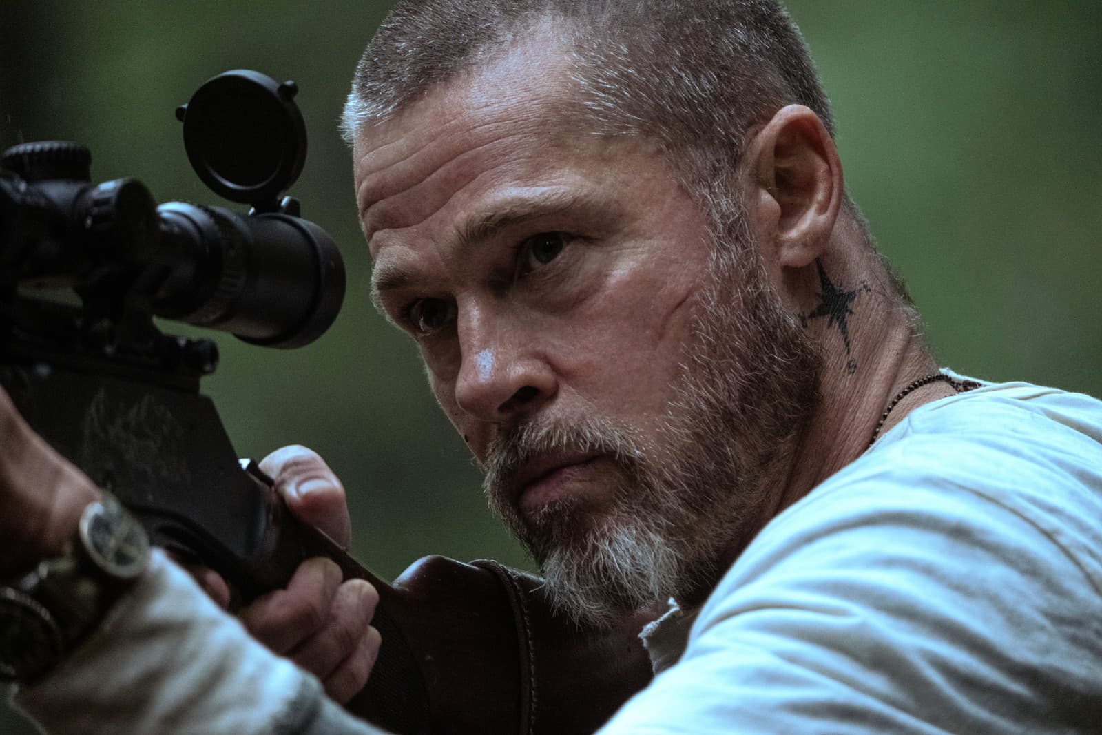 Brad Pitt sa vo filme V srdci divočiny predviedol a ukázal tak, ako ho nepoznáme 